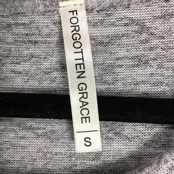 Forgotten Grace Soft Gray Pullover Top Women’s S Scoop Neck Side Slit NWOT - Picture 6 of 10